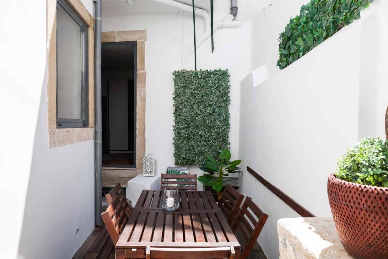 Alfama Terrace Apartment With Authentic XVIII Tiles And Historic Notes 3 Bedrooms & 2 Bathrooms Ac ลิสบอน ภายนอก รูปภาพ