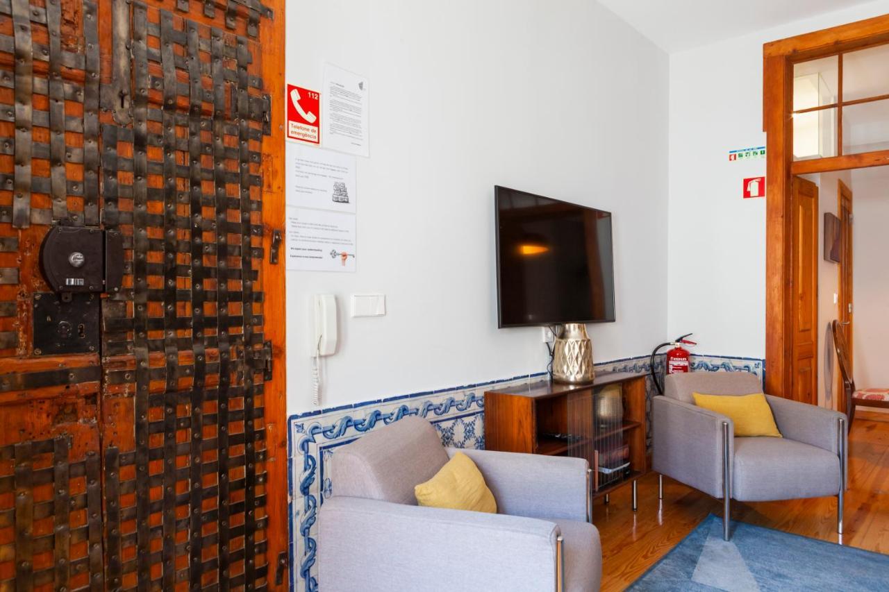 Alfama Terrace Apartment With Authentic XVIII Tiles And Historic Notes 3 Bedrooms & 2 Bathrooms Ac ลิสบอน ภายนอก รูปภาพ