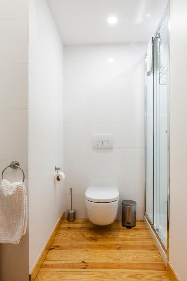 Alfama Terrace Apartment With Authentic XVIII Tiles And Historic Notes 3 Bedrooms & 2 Bathrooms Ac ลิสบอน ภายนอก รูปภาพ