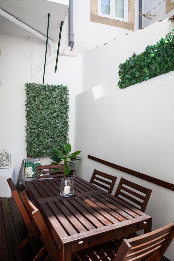 Alfama Terrace Apartment With Authentic XVIII Tiles And Historic Notes 3 Bedrooms & 2 Bathrooms Ac ลิสบอน ภายนอก รูปภาพ