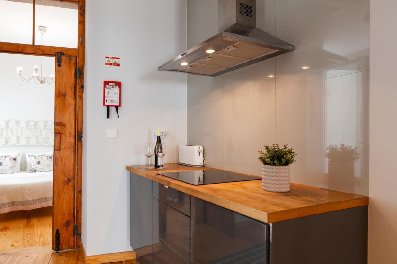 Alfama Terrace Apartment With Authentic XVIII Tiles And Historic Notes 3 Bedrooms & 2 Bathrooms Ac ลิสบอน ภายนอก รูปภาพ