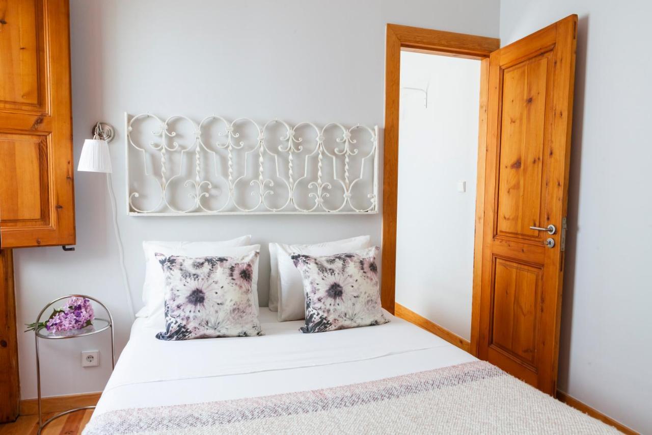 Alfama Terrace Apartment With Authentic XVIII Tiles And Historic Notes 3 Bedrooms & 2 Bathrooms Ac ลิสบอน ภายนอก รูปภาพ