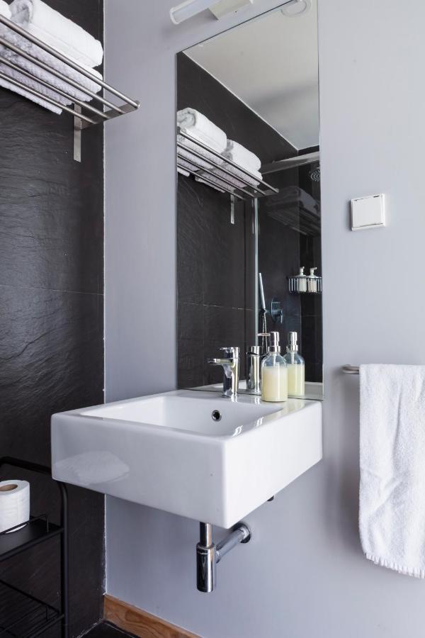 Alfama Terrace Apartment With Authentic XVIII Tiles And Historic Notes 3 Bedrooms & 2 Bathrooms Ac ลิสบอน ภายนอก รูปภาพ