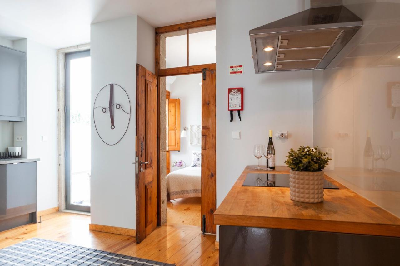 Alfama Terrace Apartment With Authentic XVIII Tiles And Historic Notes 3 Bedrooms & 2 Bathrooms Ac ลิสบอน ภายนอก รูปภาพ