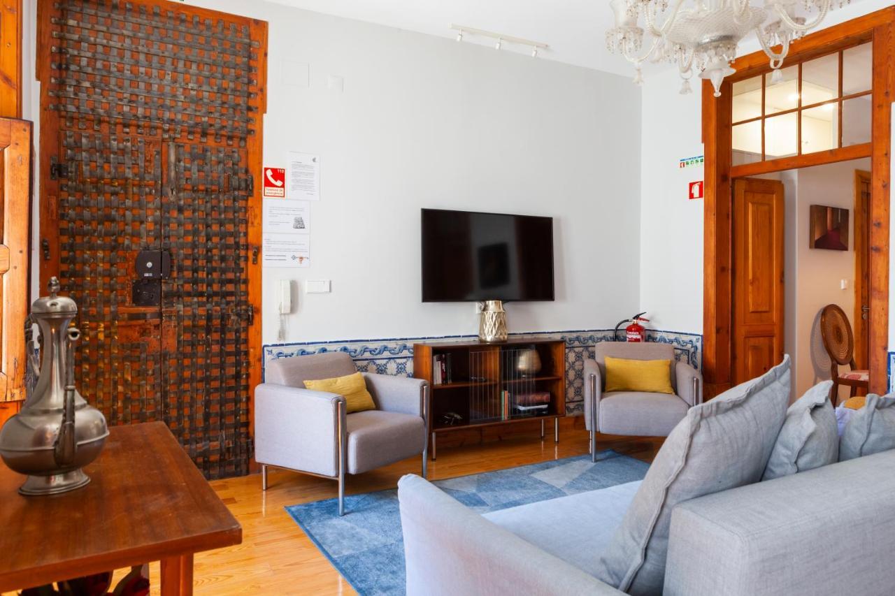 Alfama Terrace Apartment With Authentic XVIII Tiles And Historic Notes 3 Bedrooms & 2 Bathrooms Ac ลิสบอน ภายนอก รูปภาพ