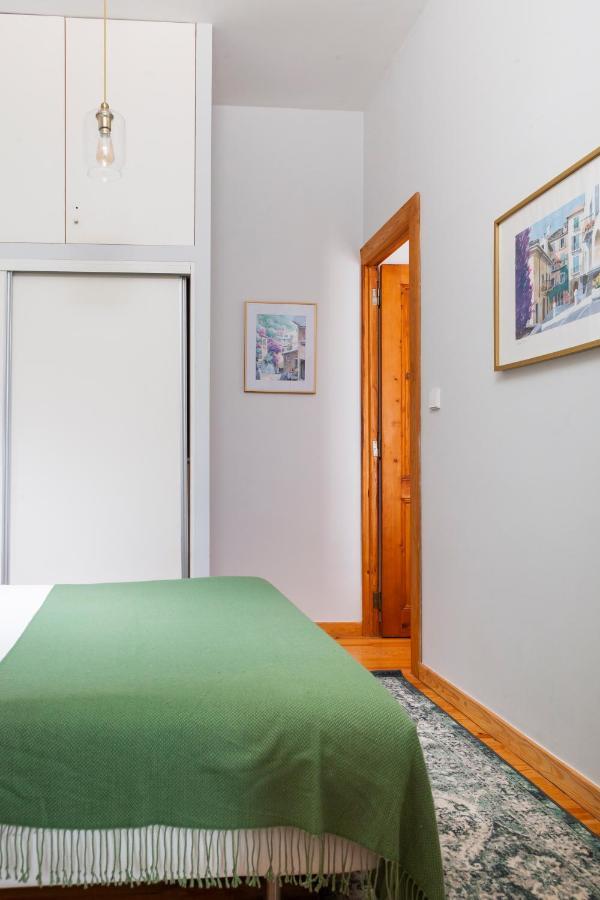 Alfama Terrace Apartment With Authentic XVIII Tiles And Historic Notes 3 Bedrooms & 2 Bathrooms Ac ลิสบอน ภายนอก รูปภาพ