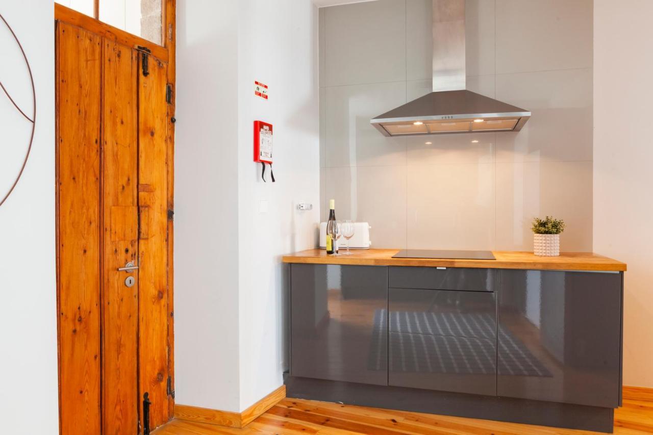 Alfama Terrace Apartment With Authentic XVIII Tiles And Historic Notes 3 Bedrooms & 2 Bathrooms Ac ลิสบอน ภายนอก รูปภาพ